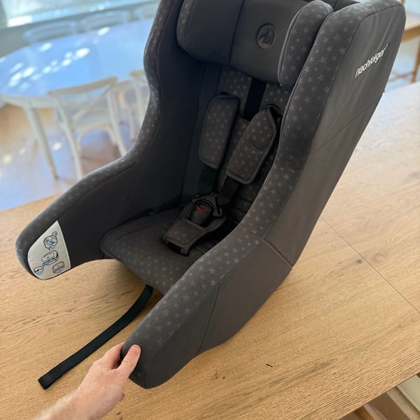 HyFive WORLD inflatable car seat for travel