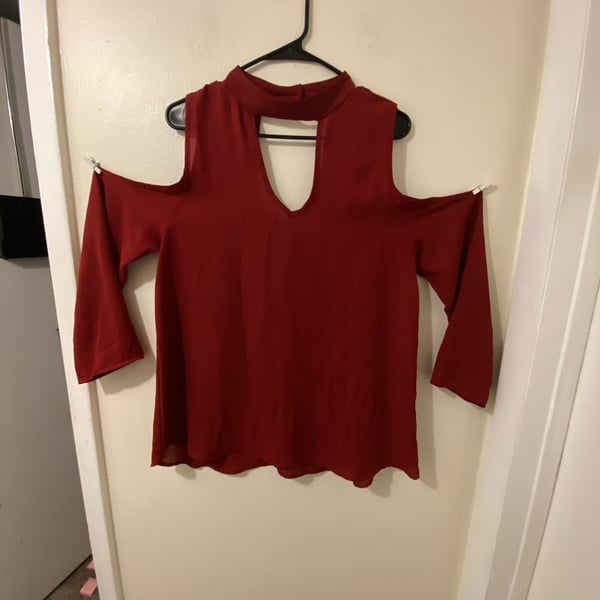 Charlotte Russe Blouse Size XL Red Choker Cold Shoulder