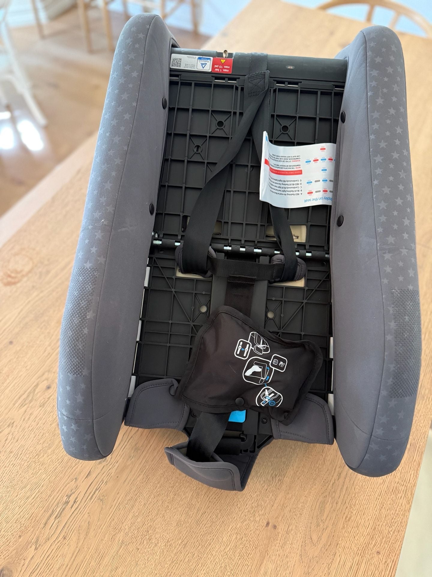 HyFive WORLD inflatable car seat for travel 5