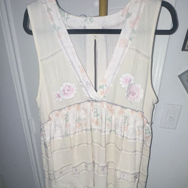 POL Floral Embroidered Gauze Tank Top Size L Cream Boho V-Neck