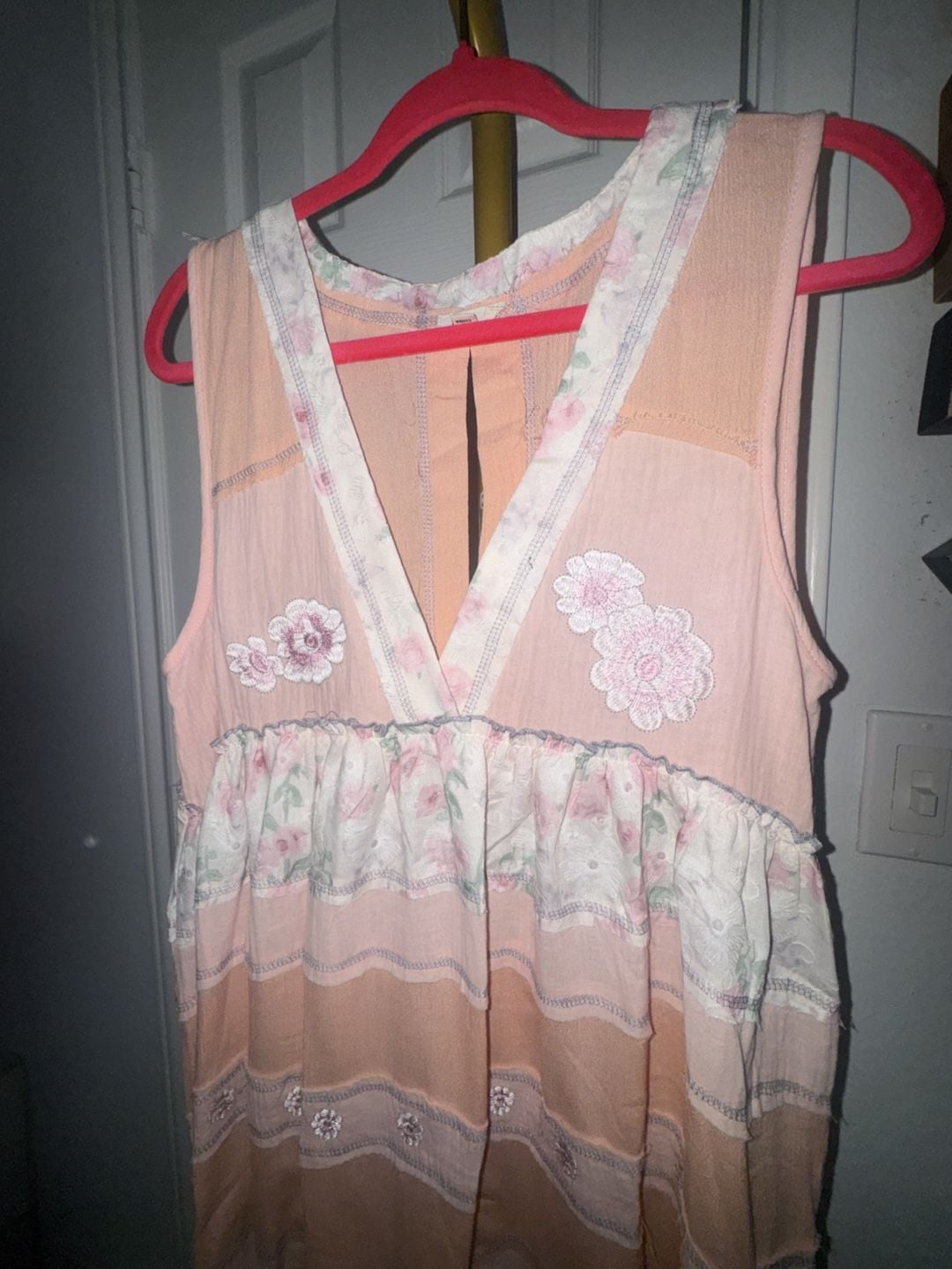 POL Floral Embroidered Size L Peach Tank Top 5