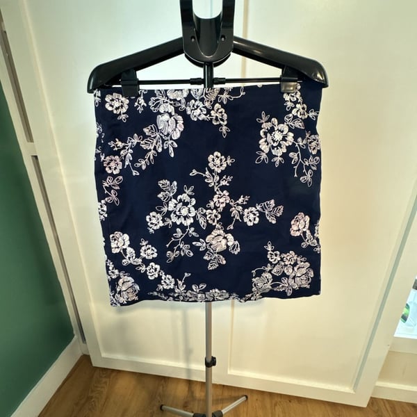 Talbots Skirt Size 14 Navy White Floral Print