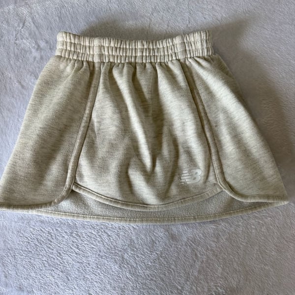 Girl's New Balance Athletic Skort Size S (7/8) Heathered Cream Fleece