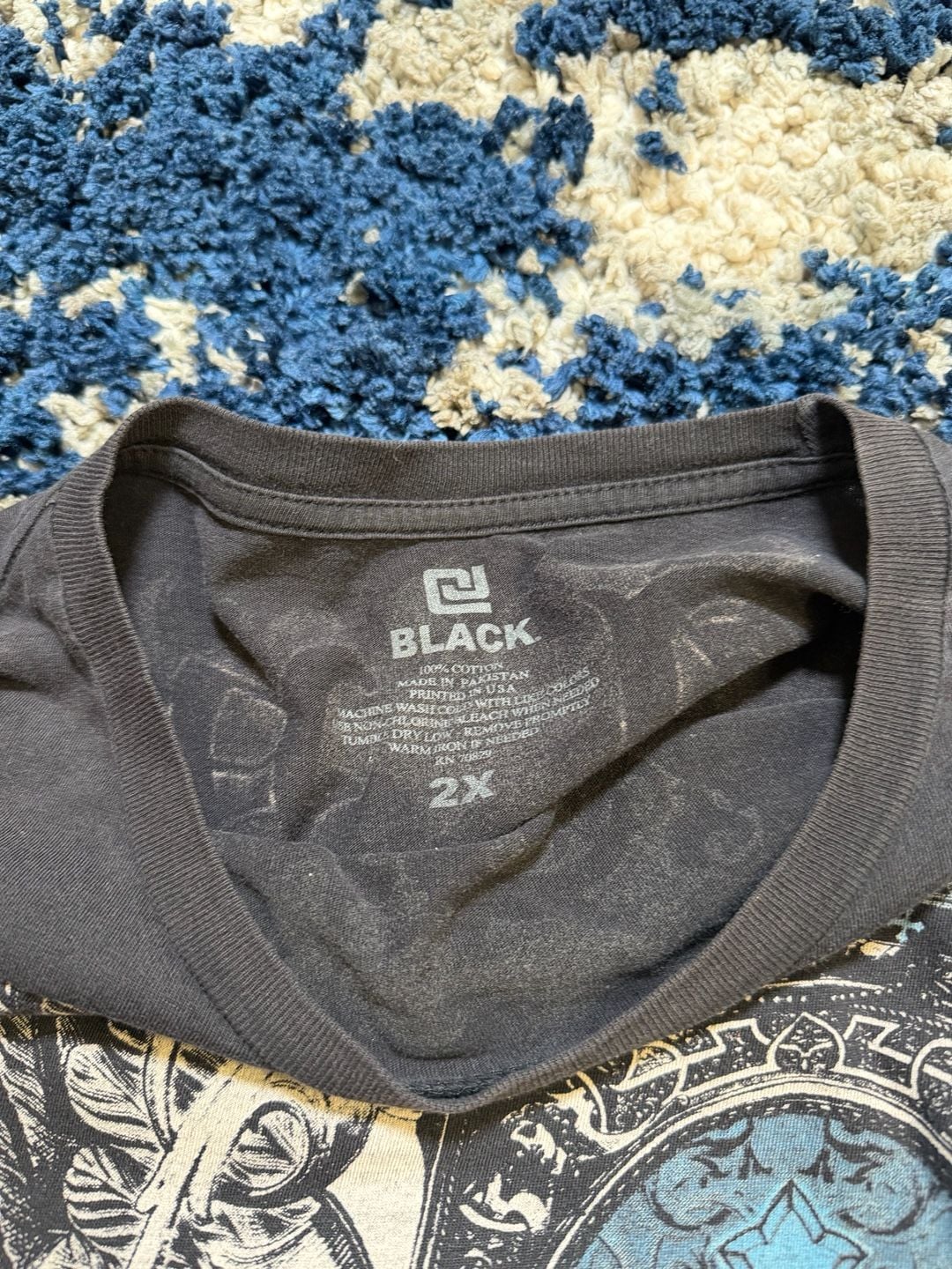 Black Long Sleeve Graphic T-Shirt Size 2X Shield Cross Y2K Grunge 4