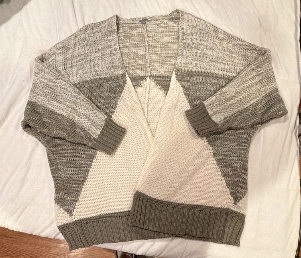 Charlotte Russe Sweater Size L Gray White Acrylic Knit Cardigan 2