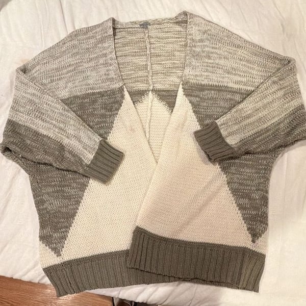 Charlotte Russe Sweater Size L Gray White Acrylic Knit Cardigan