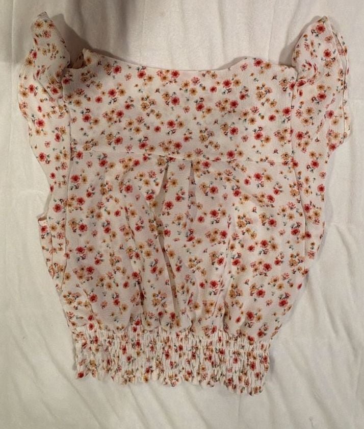 Monteau Floral Top Size M Cream Pink Short Sleeve Ruched Smocked 6