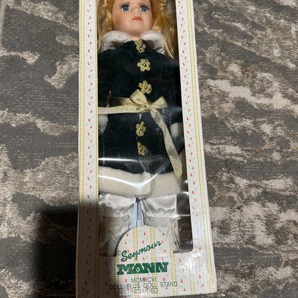 Seymour Mann Connoisseur Collection Doll Style C-2000