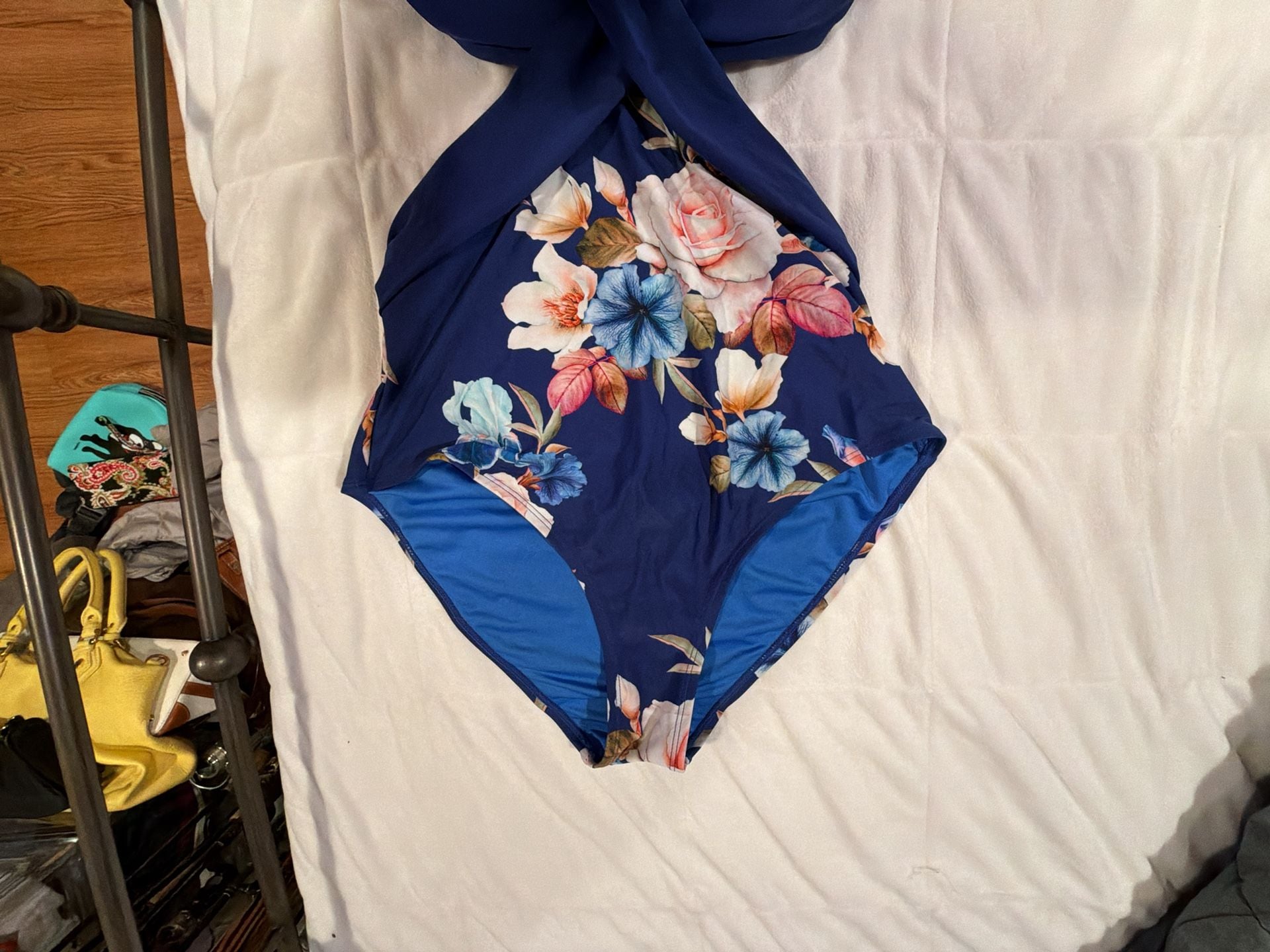 Cupshe Floral Halter One Piece Swimsuit 3