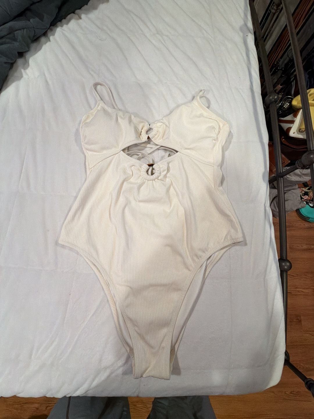 Shade & Shore One-Piece Swimsuit Size L White Ribbed Ring Front 2