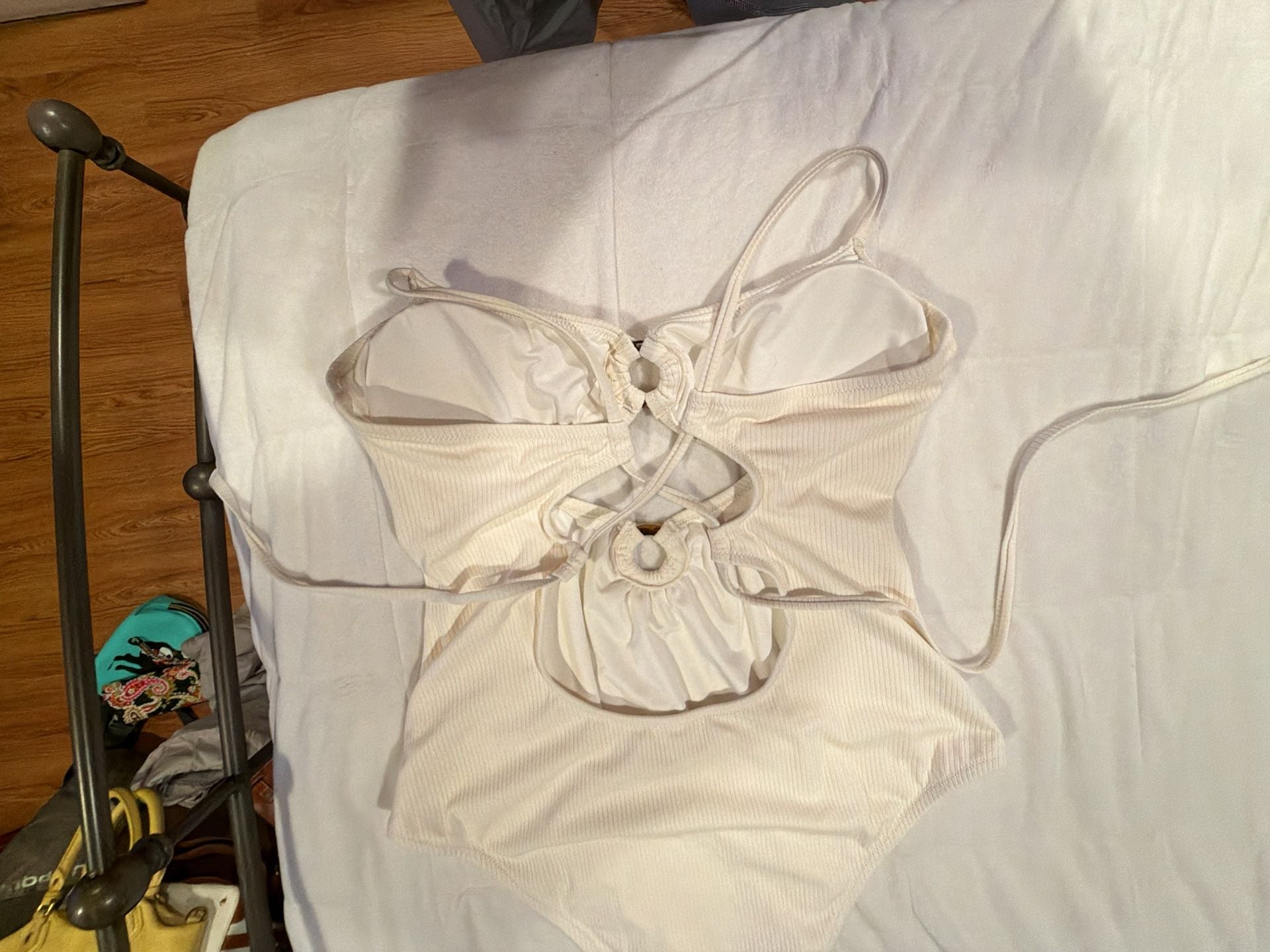Shade & Shore One-Piece Swimsuit Size L White Ribbed Ring Front 6