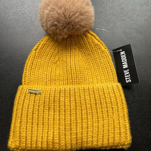 Steve Madden Mustard Yellow Ribbed Knit Beanie Faux Fur Pom Pom NWT