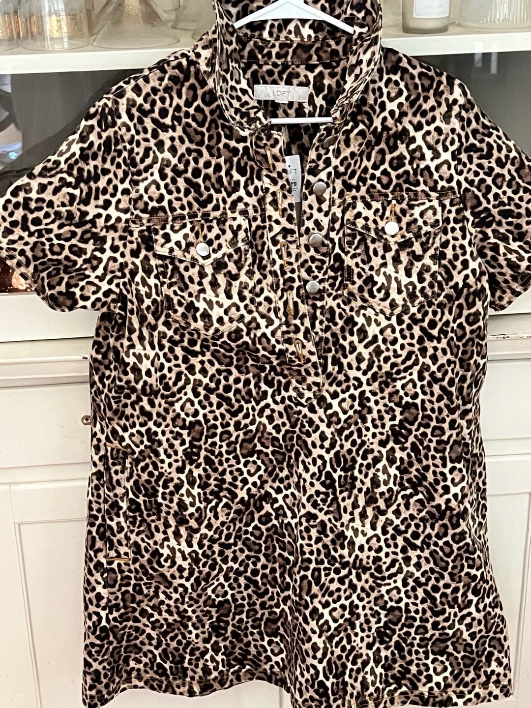 NWT: LOFT Leopard Print Denim Dress Short Sleeve Popover Pocket - Size M 3