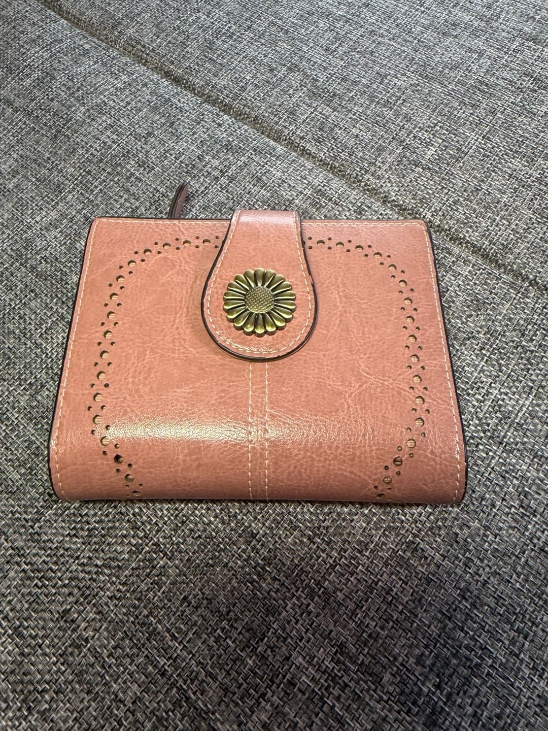 Pink Leather Bifold Sunflower Clasp Wallet 2