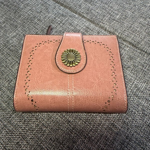 Pink Leather Bifold Sunflower Clasp Wallet