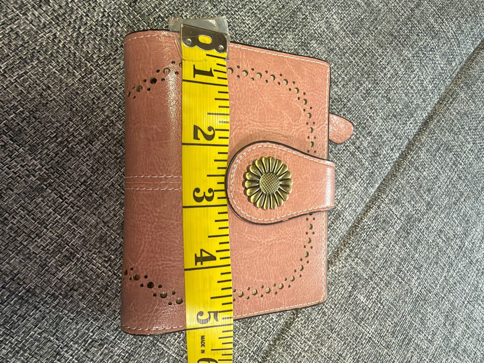 Pink Leather Bifold Sunflower Clasp Wallet 6