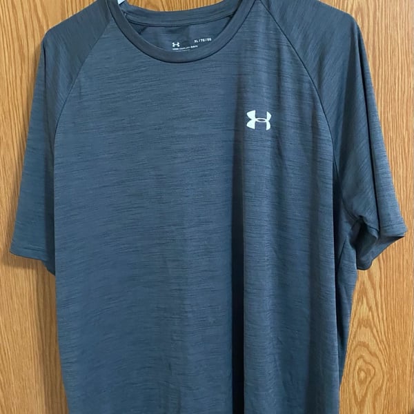 Under Armour Velocity T-Shirt Size XL Gray Short Sleeve HeatGear