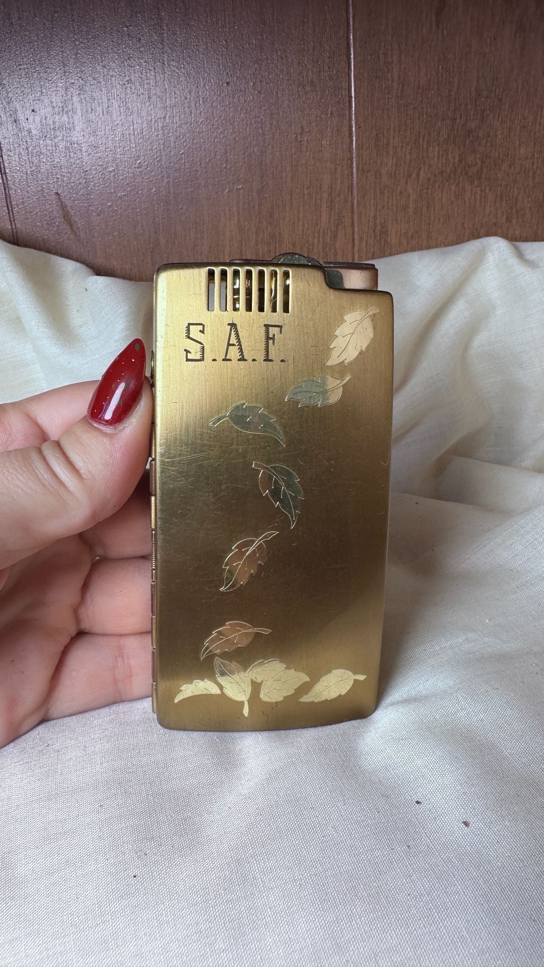 Ronson Vintage Gold Tone Cigarette Case Lighter with Leaf Design 1