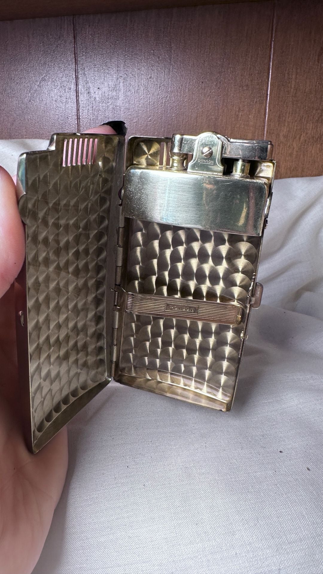 Ronson Vintage Gold Tone Cigarette Case Lighter with Leaf Design 5