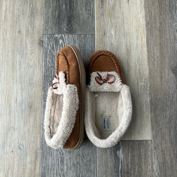 Old Navy Tan Faux Suede Sherpa Lined Moccasin Slippers Size 8