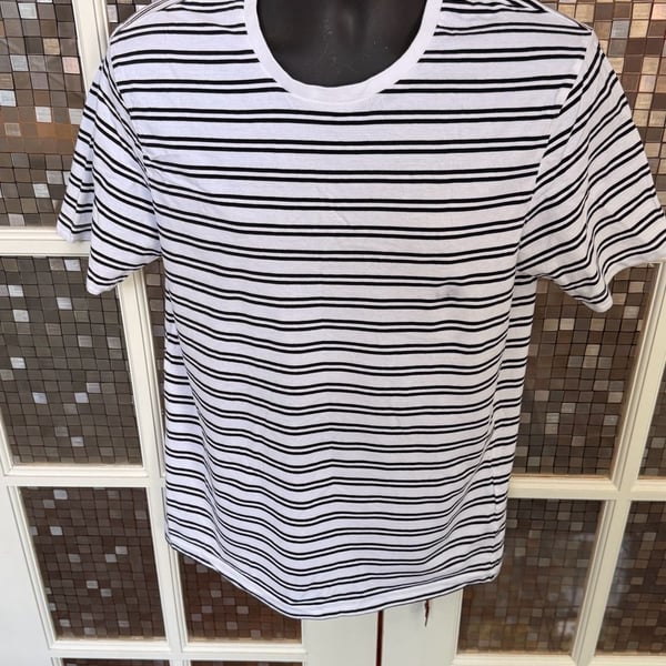 Zara Essentials Striped Relaxed Fit T-Shirt Size L Black White Short Sleeve