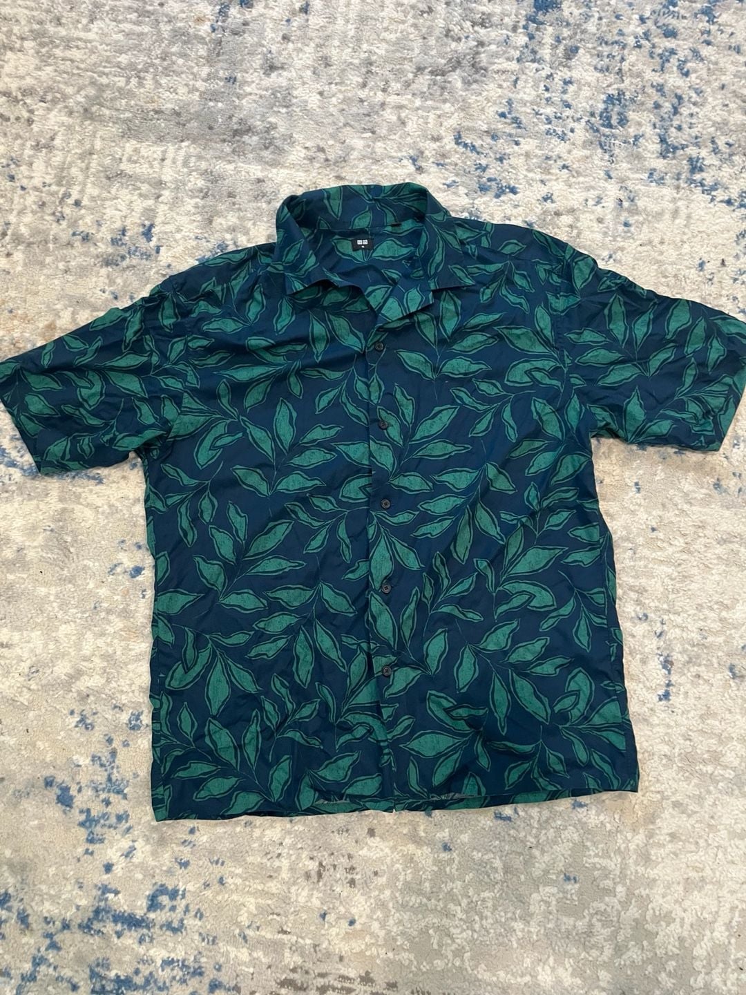 Uniqlo Short Sleeve Button Down Shirt Size M Green Leaf Print 2