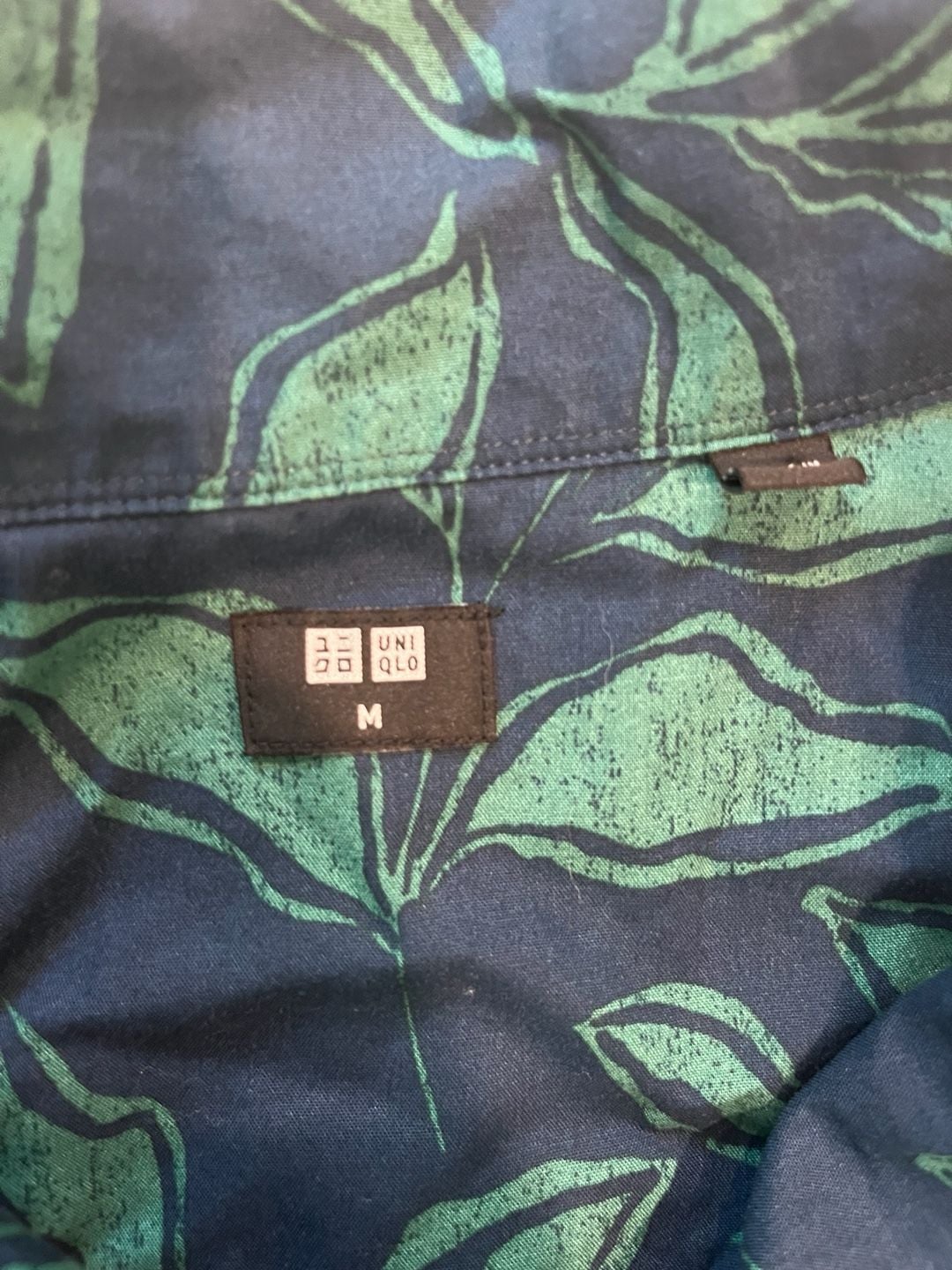 Uniqlo Short Sleeve Button Down Shirt Size M Green Leaf Print 3