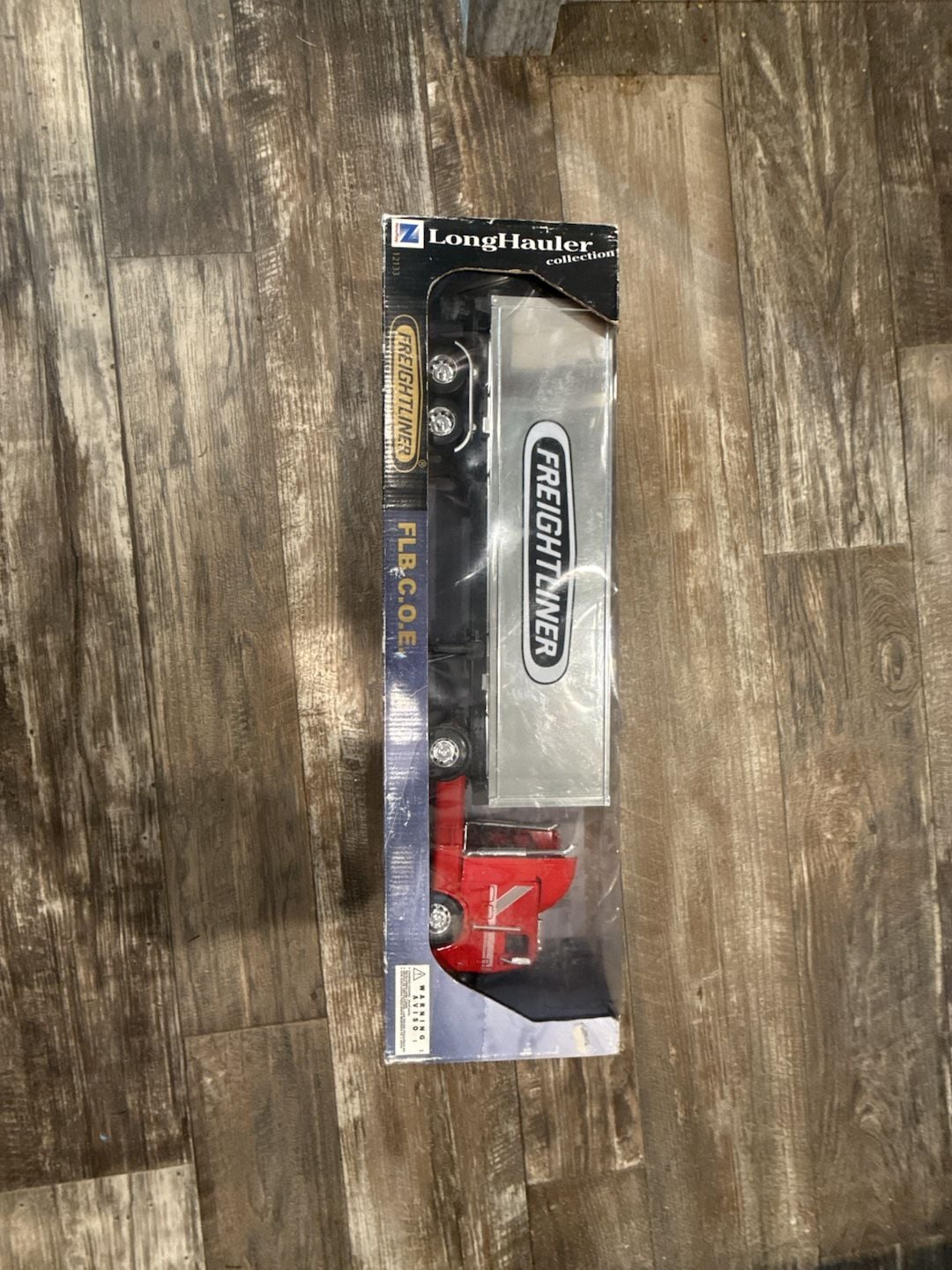 NewRay Freightliner FLB C.O.E. Diecast 1