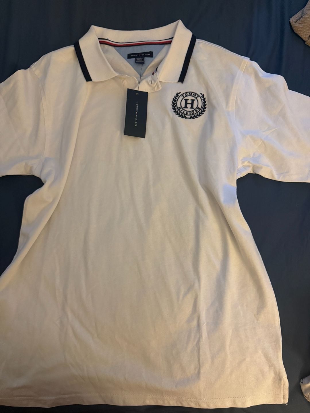 Tommy Hilfiger Polo Shirt Size XL White Tipped Crest Logo
**BOYS XL** 3