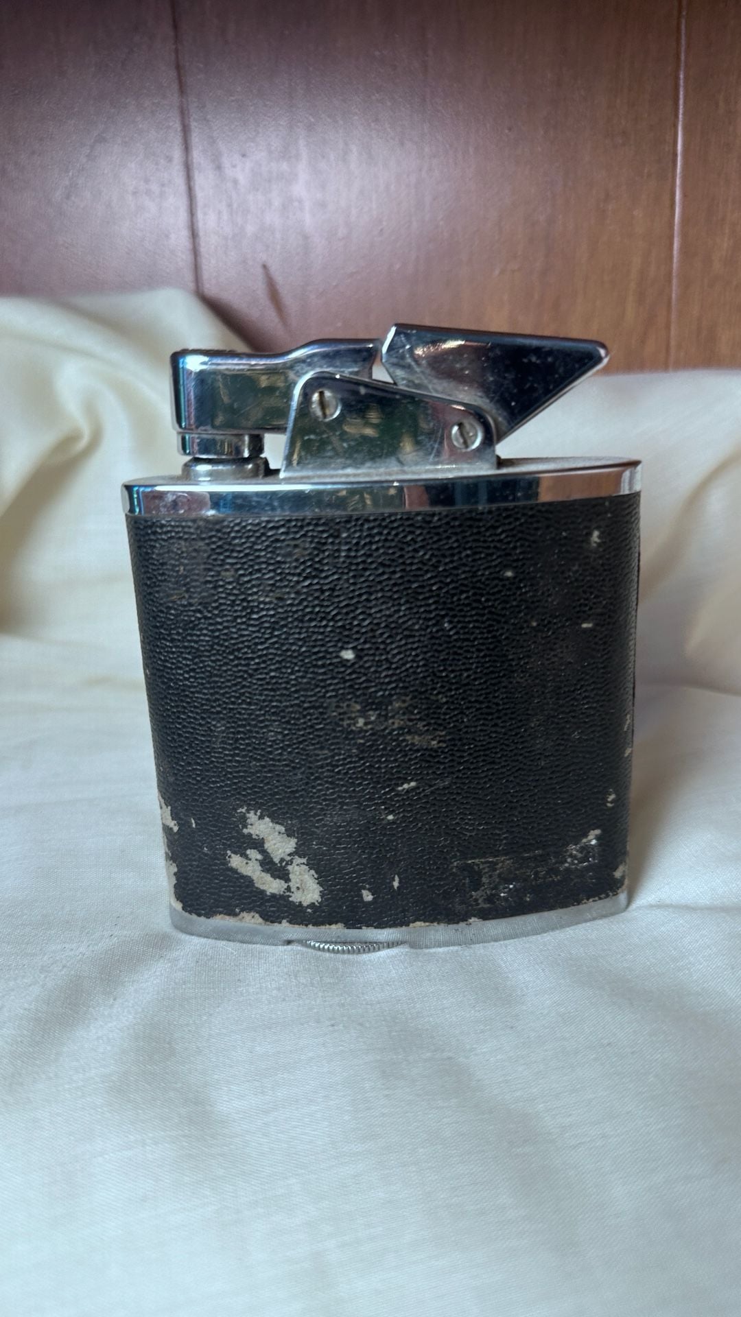 The Giant Vintage Pocket Lighter Black Leather Wrap Silver Tone 3