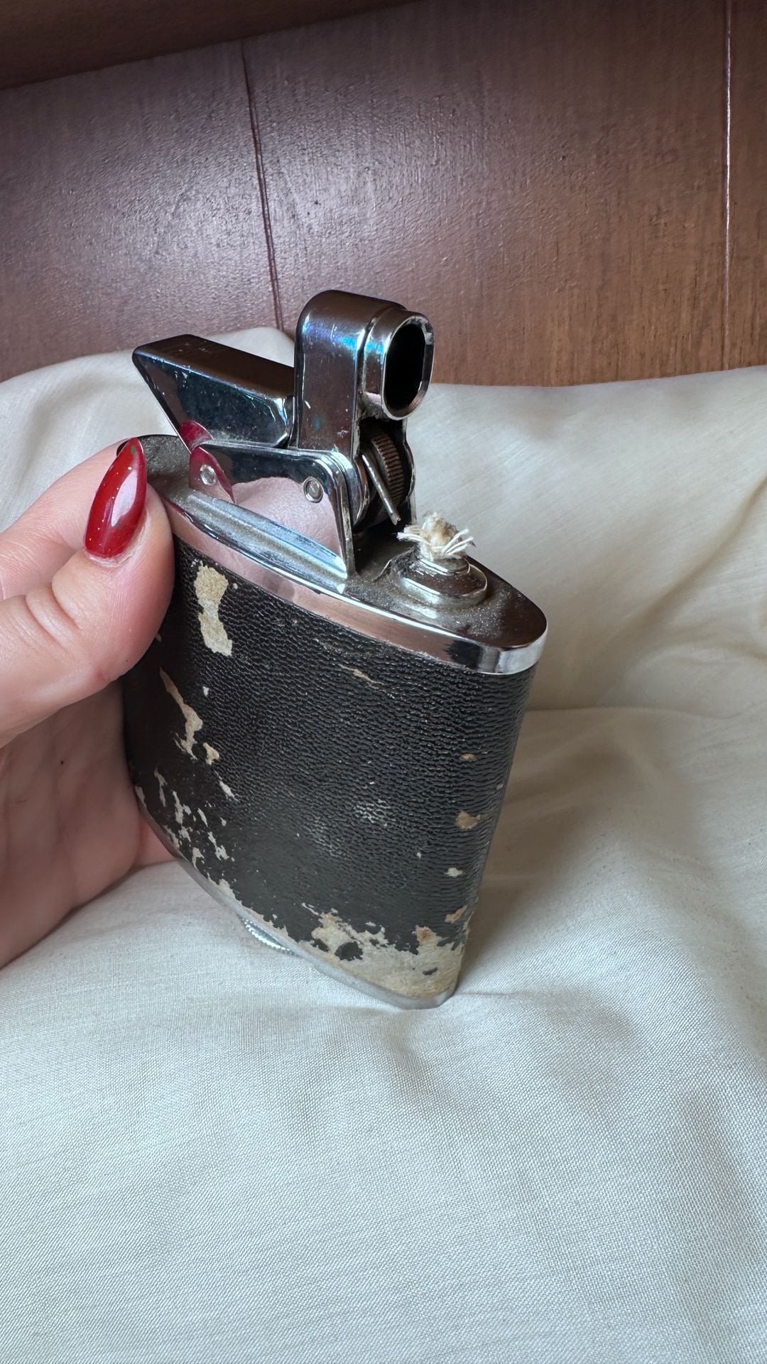 The Giant Vintage Pocket Lighter Black Leather Wrap Silver Tone 5