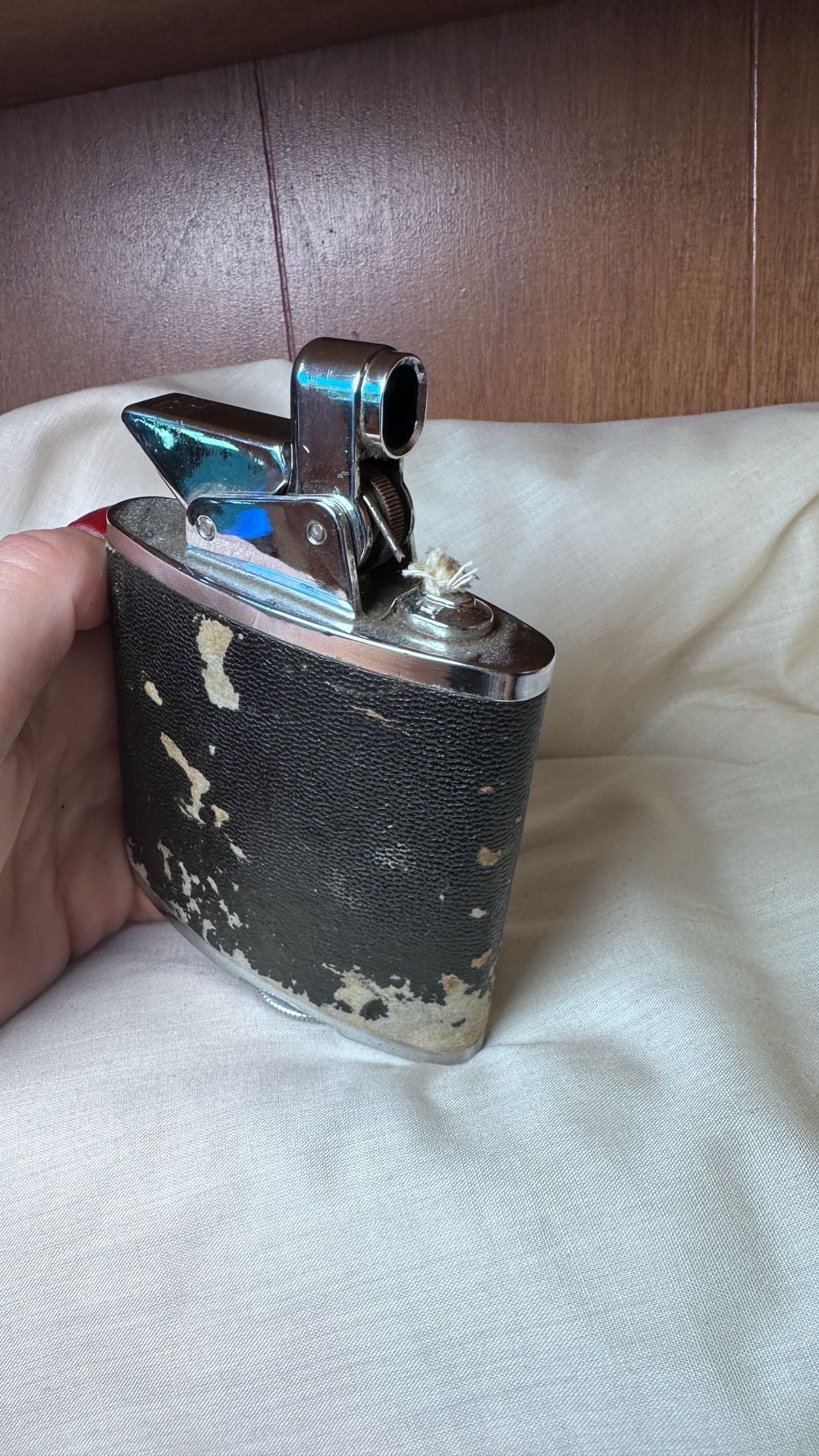 The Giant Vintage Pocket Lighter Black Leather Wrap Silver Tone 6