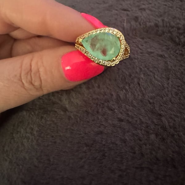Bomb Party Ring Size 9 Gold Green Stone Pear Halo
