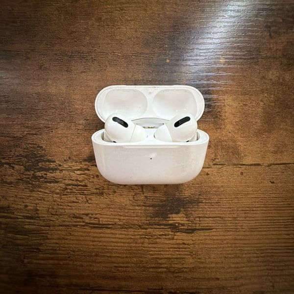 Apple AirPods Pro Wireless Earbuds with Charging Case White