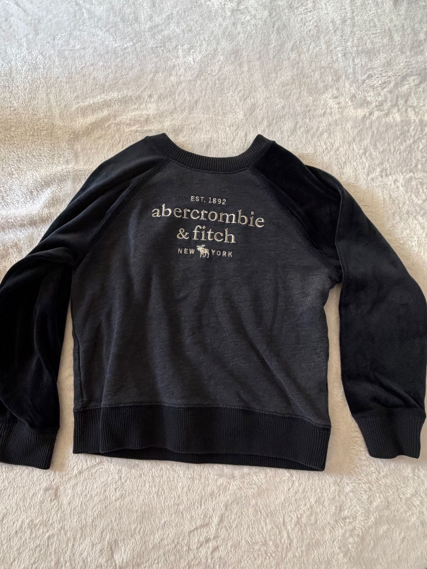 Abercrombie Kids Sweatshirt Size 5/6 Black Embroidered Logo 2