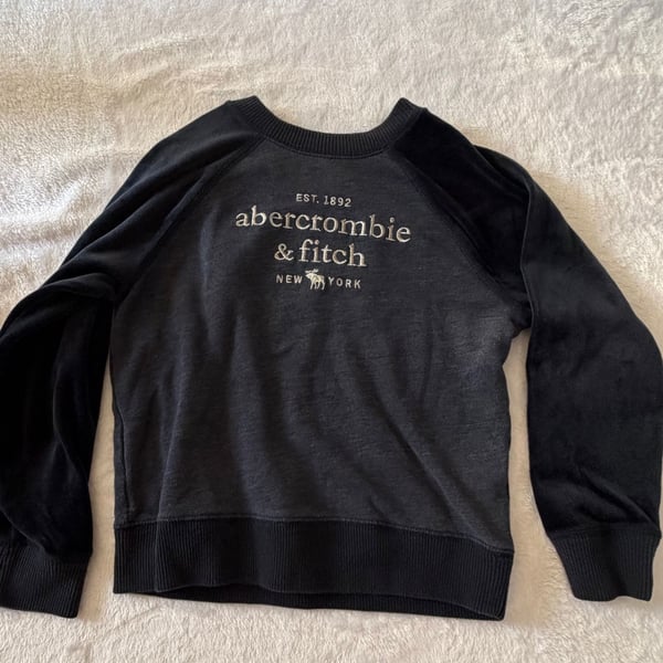 Abercrombie Kids Sweatshirt Size 5/6 Black Embroidered Logo