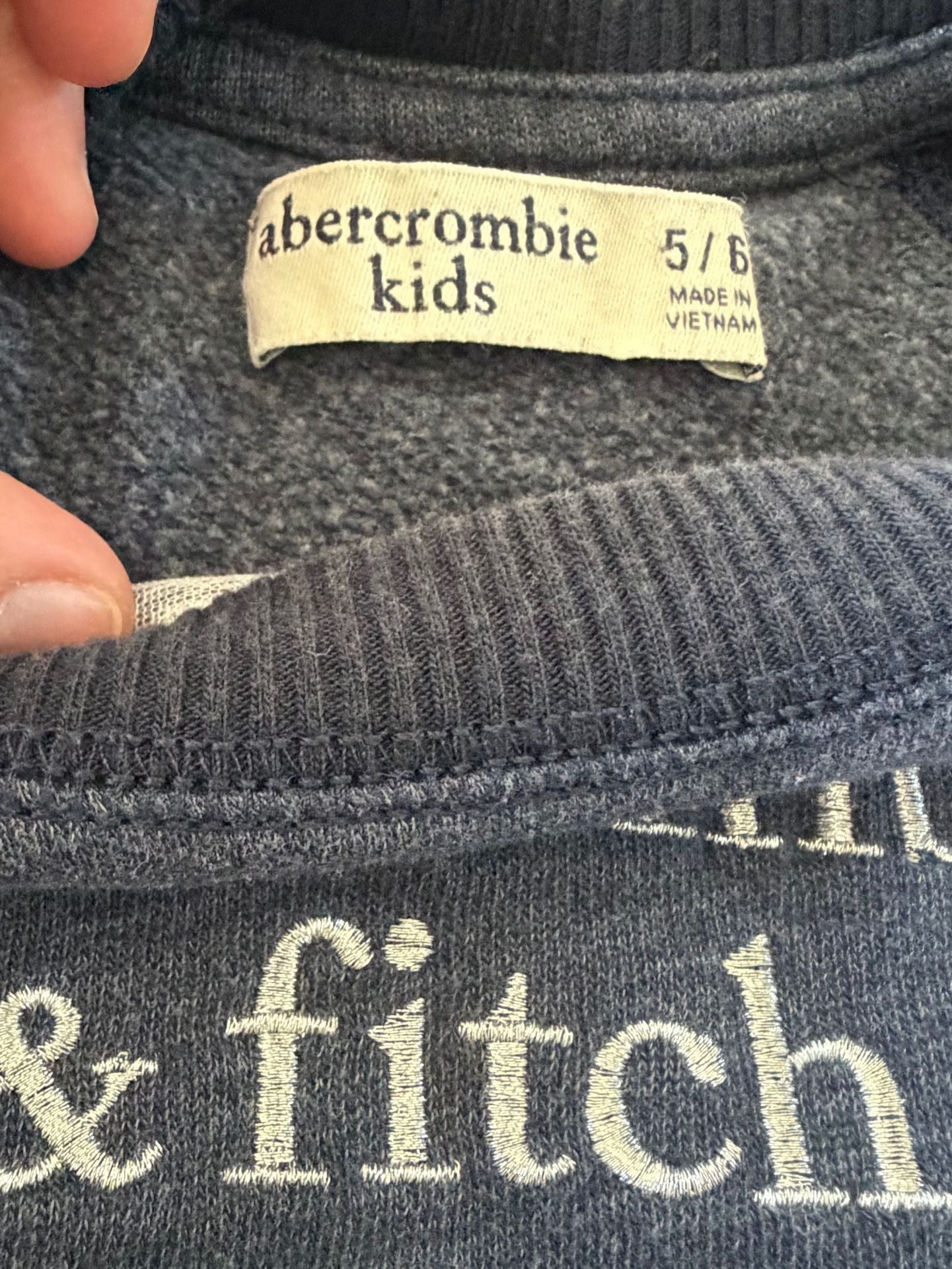 Abercrombie Kids Sweatshirt Size 5/6 Black Embroidered Logo 3
