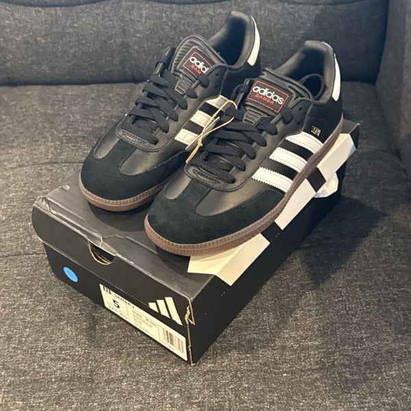 5Y / 6W - Adidas Samba Indoor Core Black Cloud White
