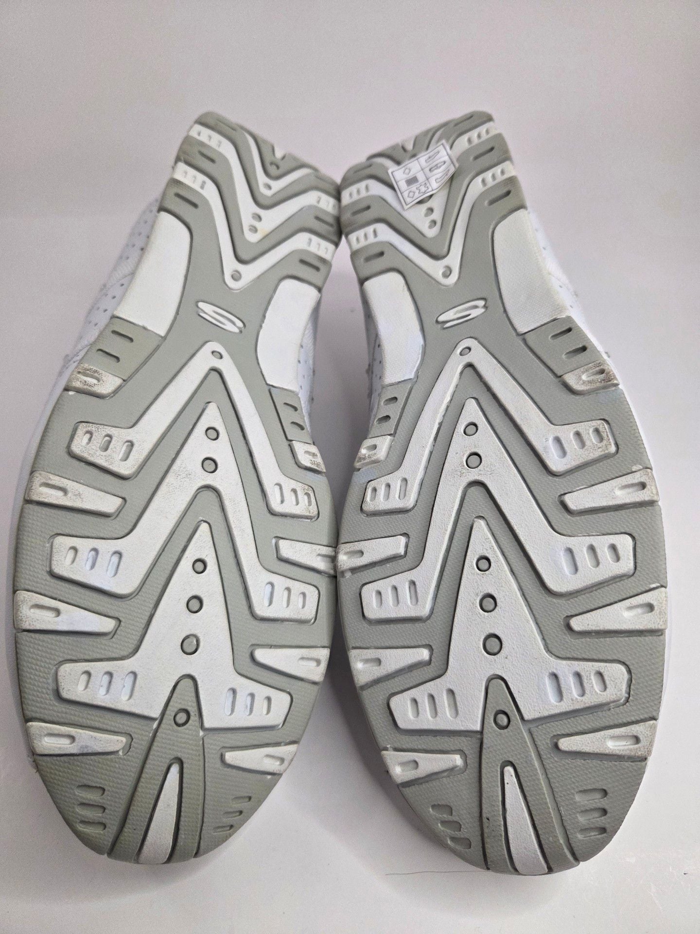 Skechers White Leather Sneakers 7
