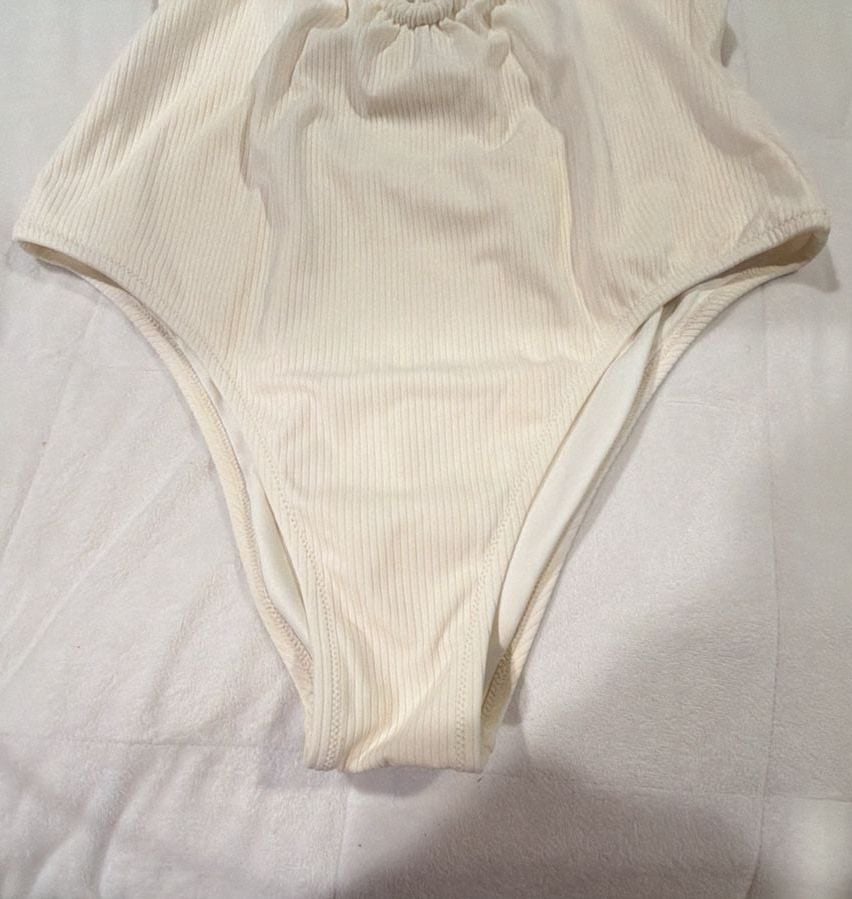 Shade & Shore One-Piece Swimsuit Size L White Ribbed Ring Front 4