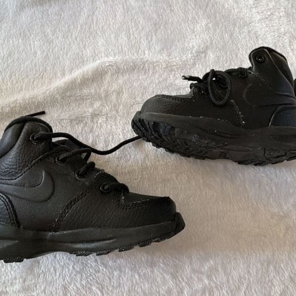 Nike Manoa Size 7C Black Leather Boots