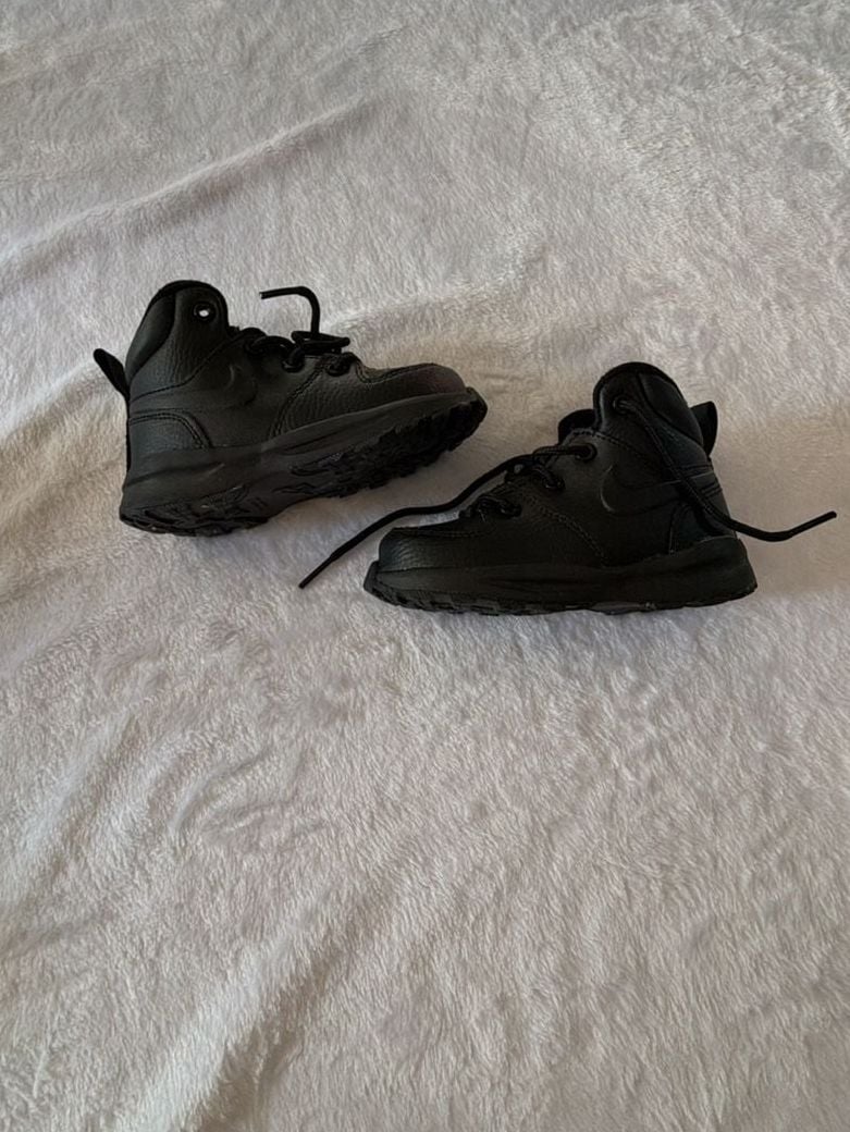 Nike Manoa Size 7C Black Leather Boots 3