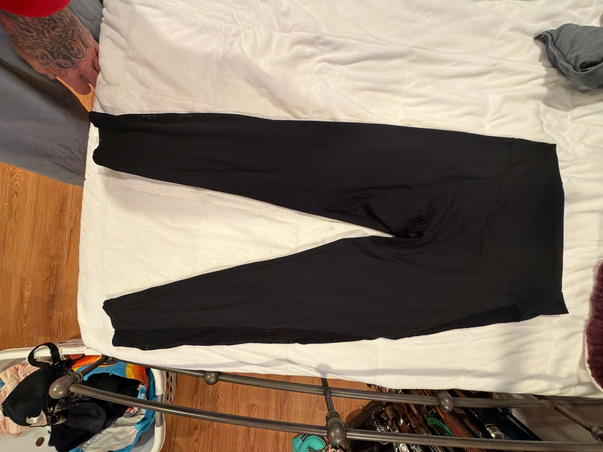 Halara 7/8 Leggings Size XL Black Lace Side Panels Activewear 5