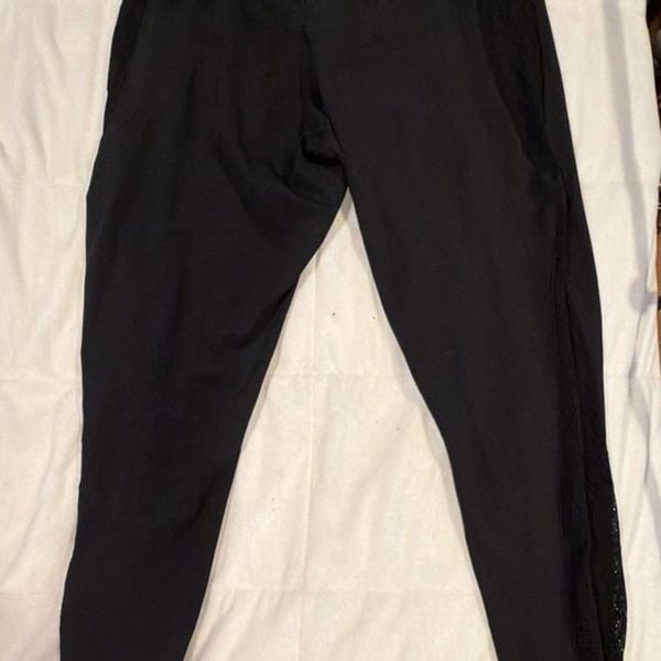 Halara 7/8 Leggings Size XL Black Lace Side Panels Activewear