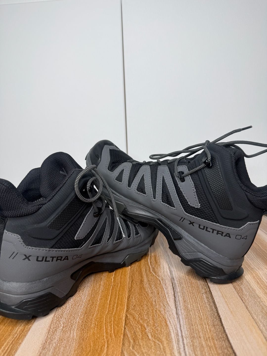 Salomon Men’s X Ultra 4 Mid GORE-TEX Black Hiking Boots 5