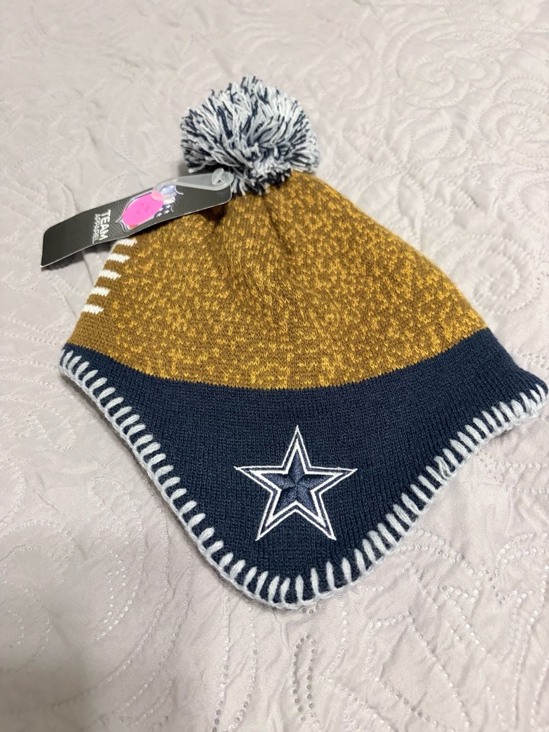 Kids’ Dallas Cowboys Star Pom Beanie Gold & Navy NWT 4