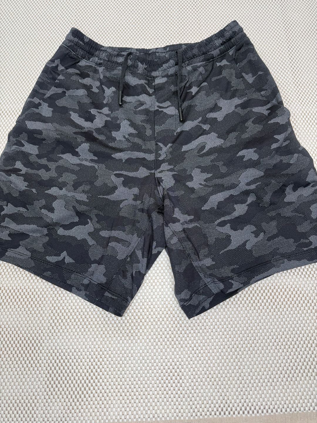 Lululemon Pace Breaker 9" Lined Shorts Men's Size M Variegated Mesh Camo Black 2