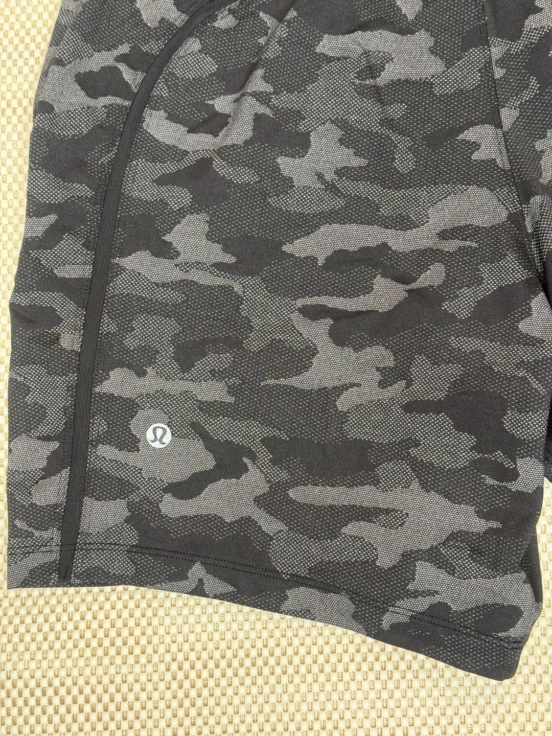 Lululemon Pace Breaker 9" Lined Shorts Men's Size M Variegated Mesh Camo Black 4