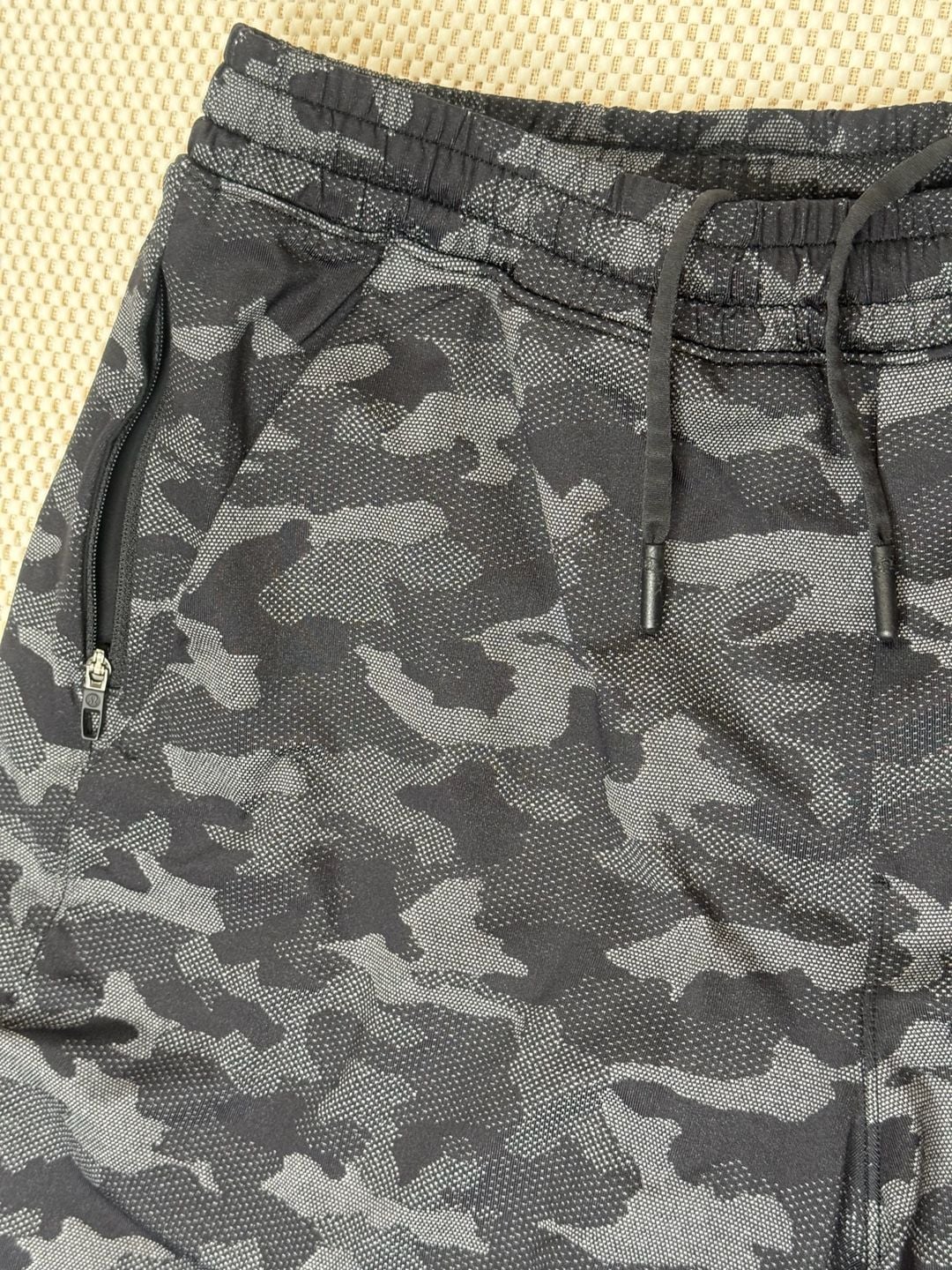 Lululemon Pace Breaker 9" Lined Shorts Men's Size M Variegated Mesh Camo Black 5