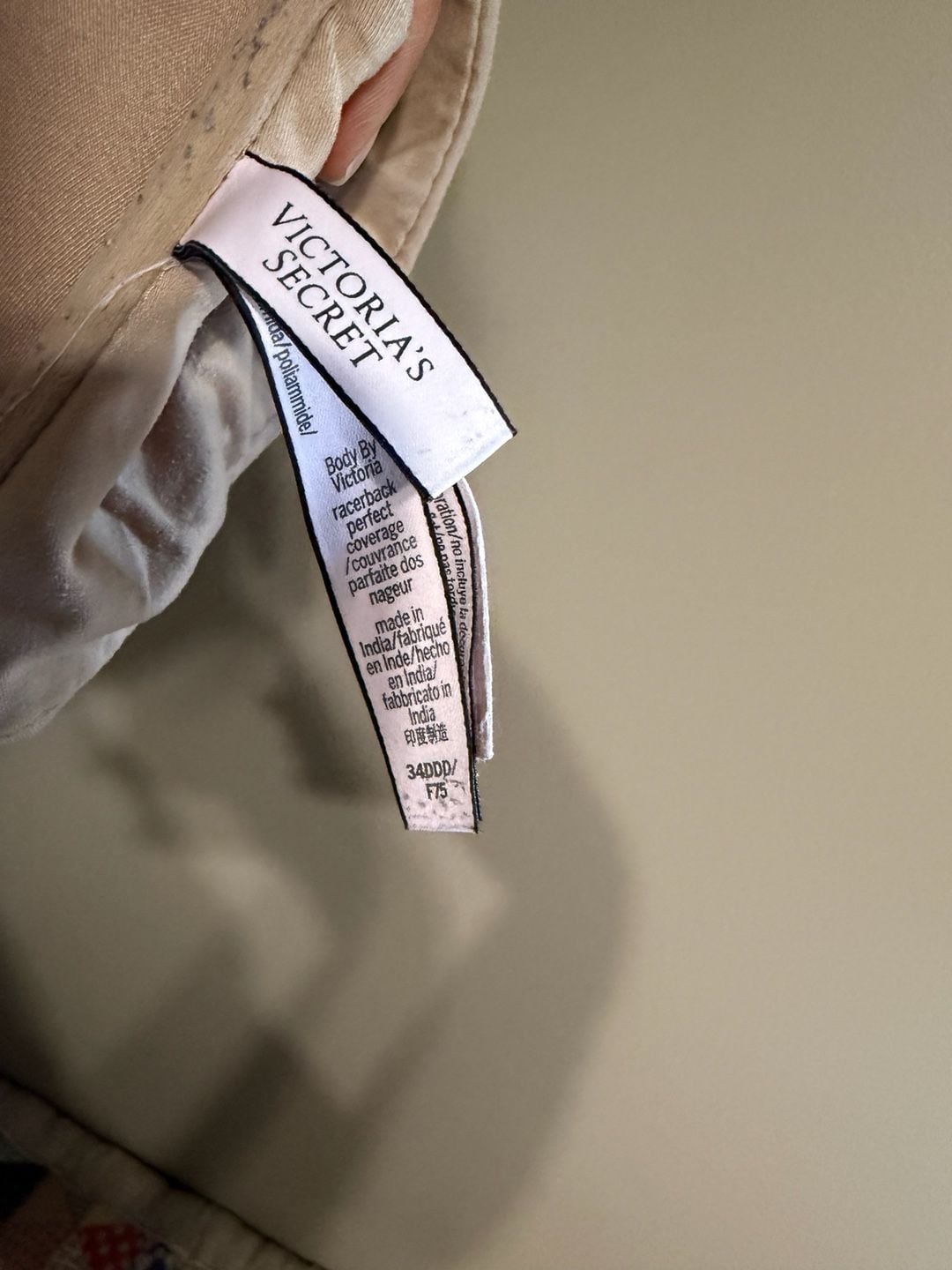 Victoria's Secret Body By Victoria Perfect Coverage Bra Size 34DDD 5